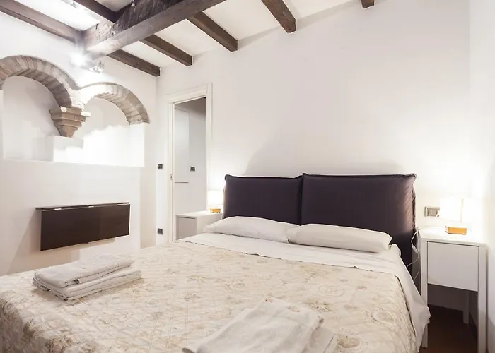 شقة Ludovico De Varthema, *